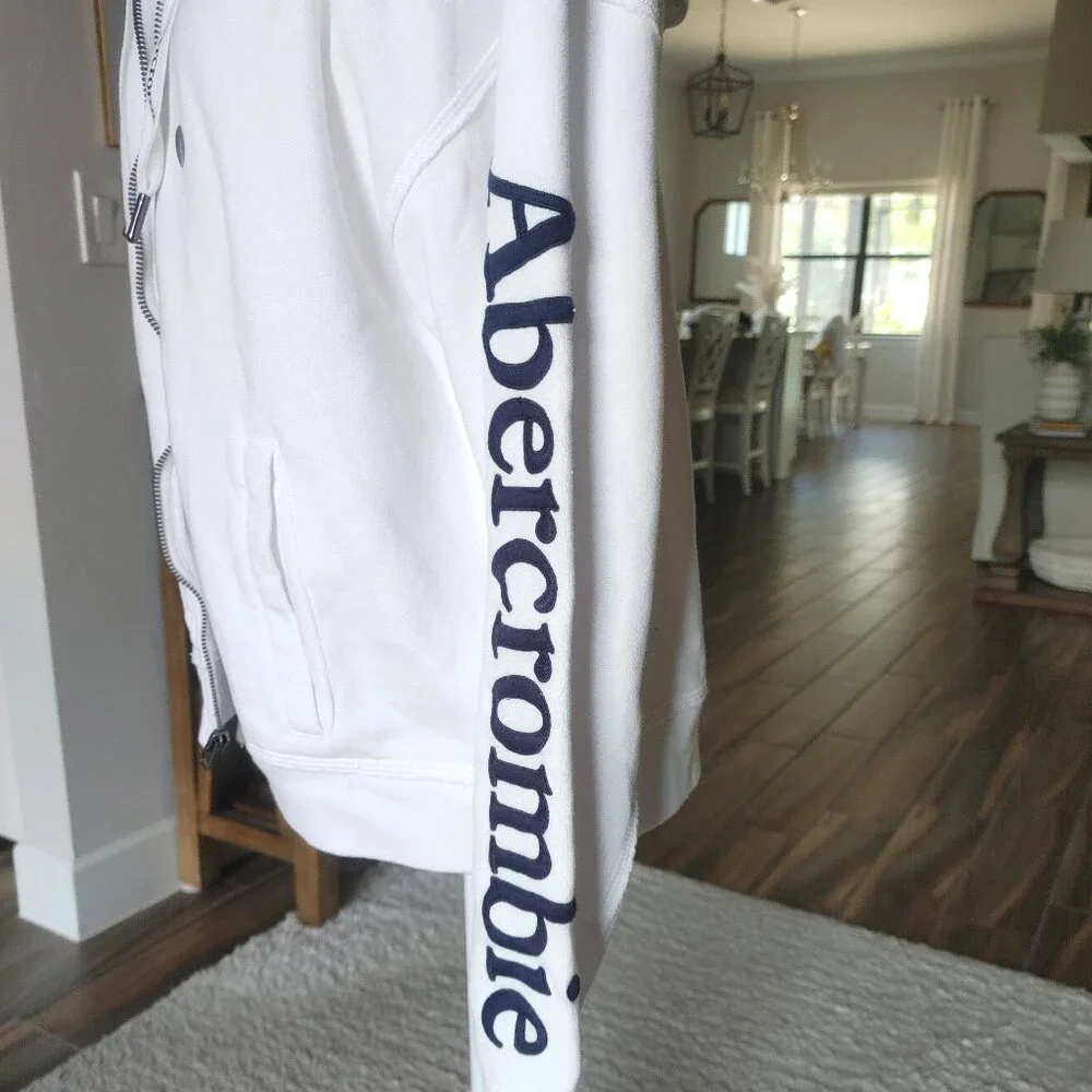 NWT Abercrombie & Fitch Soft Fleece Logo Zip Up Hoodie - Large - Picture 2 of 5